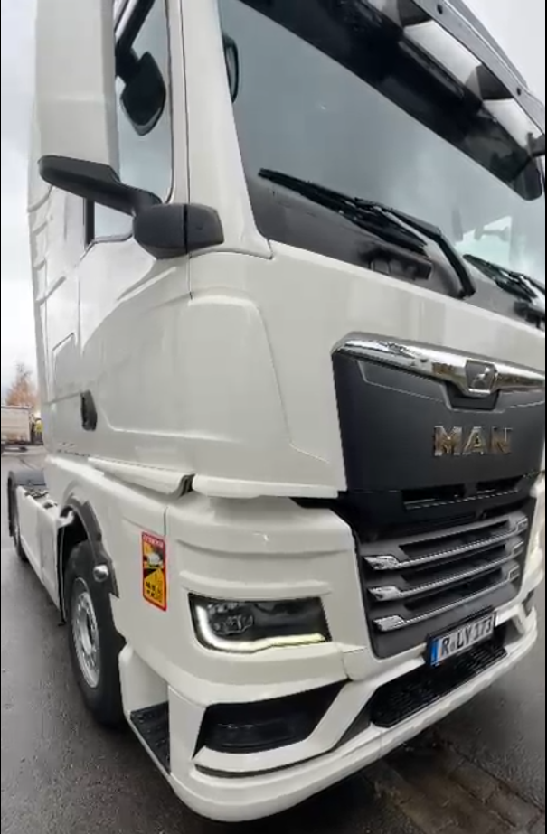 Camion MAN modern folosit pentru curse interne în Germania